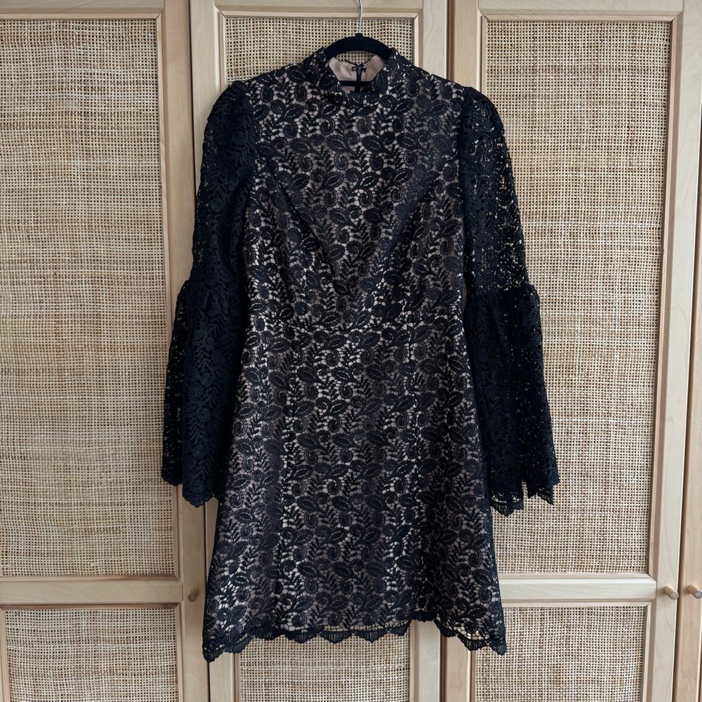 Black Lace Bell-Sleeve Women's Dress